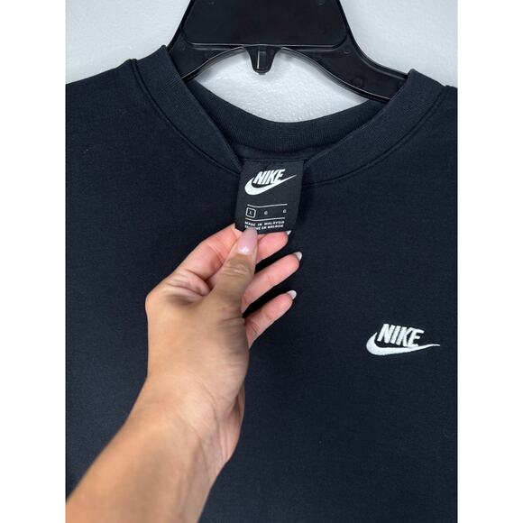 Nike Black Crewneck Sweatshirt Classic Embroidered Swoosh Logo Pullover - Picture 4 of 4